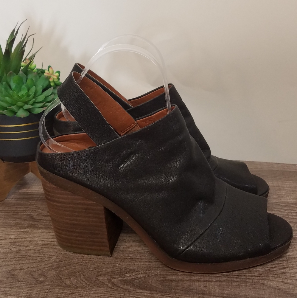 Lucky Brand HP🎀🎁 Oleandre Mule 10-40🎉